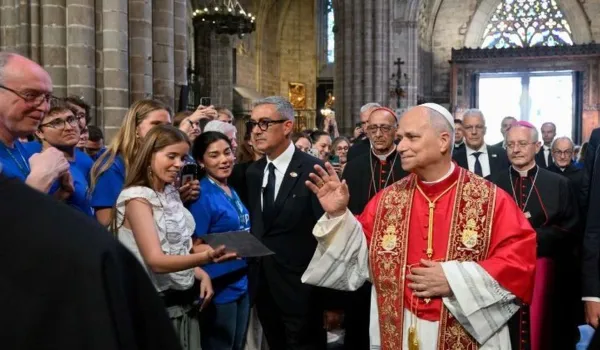 omella-presenta-al-papa-los-castells-como-simbolo-de-unidad-y-comunion-en-cataluna