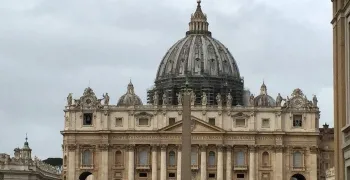 la-iglesia-catolica-enfrenta-una-crisis-de-confianza-que-va-mas-alla-de-las-excomuniones
