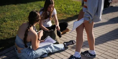 la-jccf-lanza-campana-para-frenar-la-prohibicion-de-redes-sociales-para-menores-en-canada