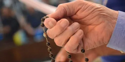 sacerdote-de-chicago-en-licencia-tras-acusacion-de-abuso-que-niega-rotundamente