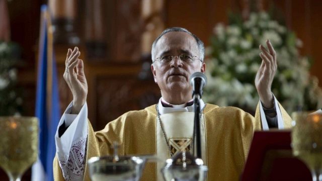 Bishop Silvio José Báez in vestments speaking during Mass
