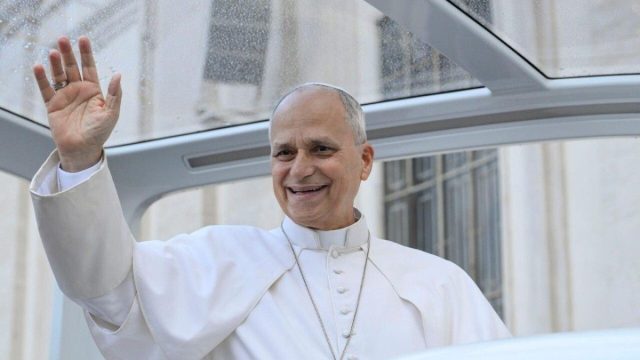Graphic announcing live broadcast coverage of Pope Leo XIV's trip to Argentina