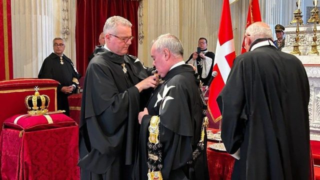 Insignia and ceremonial regalia of a papal order of knighthood