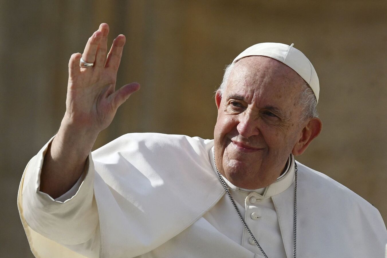 Del Papa Francisco al Papa León XIV: los rostros que marcaron a la Iglesia en 2025